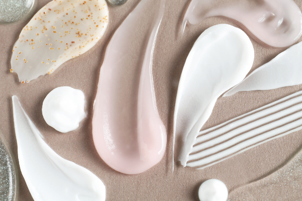 Cura della pelle del viso: texture e viscosità di diverse creme viso