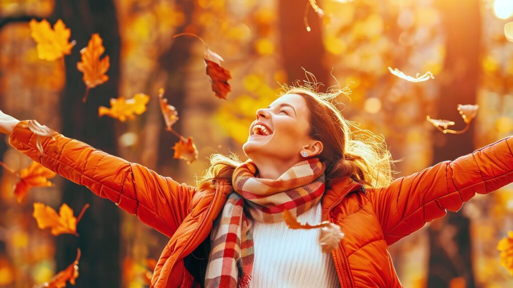 Concept per rafforzare il sistema immunitario: giovane donna sorride in un bosco autunnale